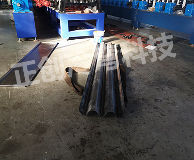 護欄板設(shè)備